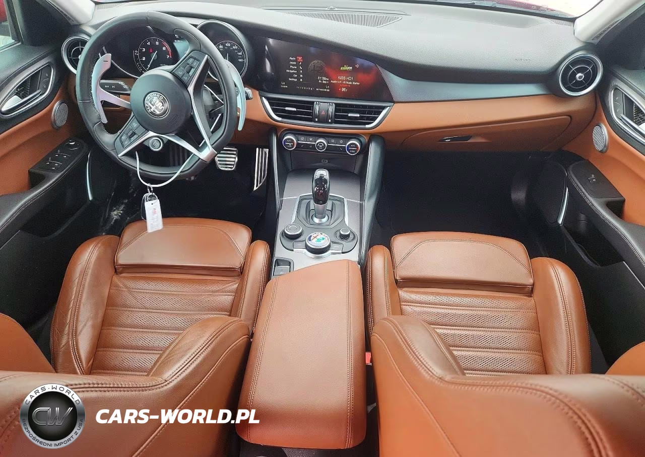 2018 Alfa Romeo Giulia Ti Q4 VIN:ZARFAEEN1J7570287 - 8
