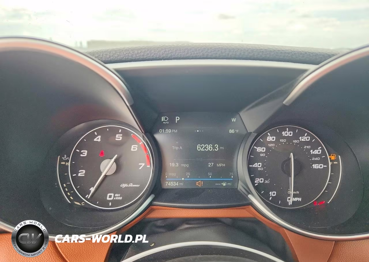2018 Alfa Romeo Giulia Ti Q4 VIN:ZARFAEEN1J7570287 - 9
