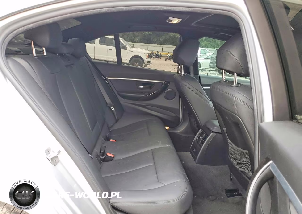 2018 BMW 330 VIN:WBA8B9G56JNU97401 - 10