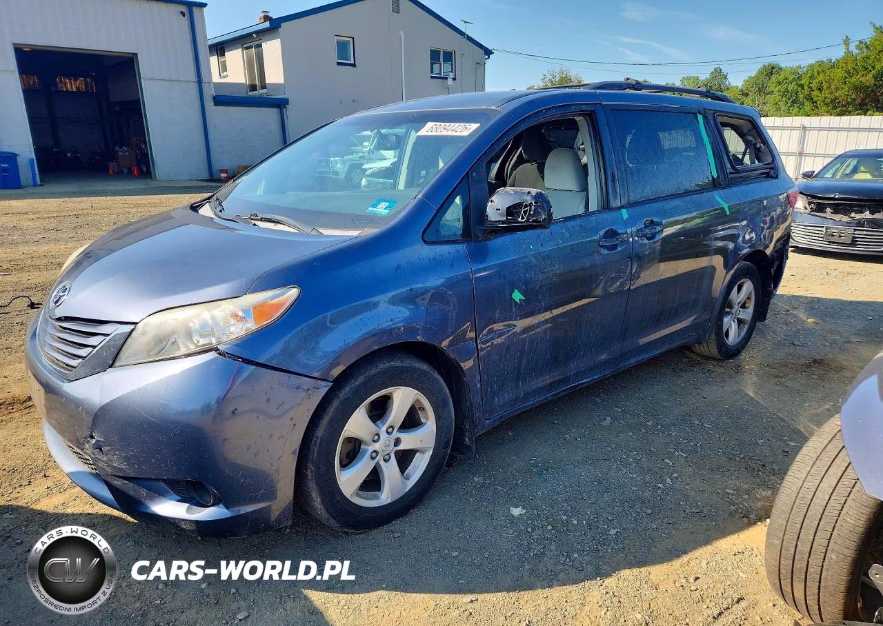 2016 Toyota Sienna Le – zdjęcie 1 z 13