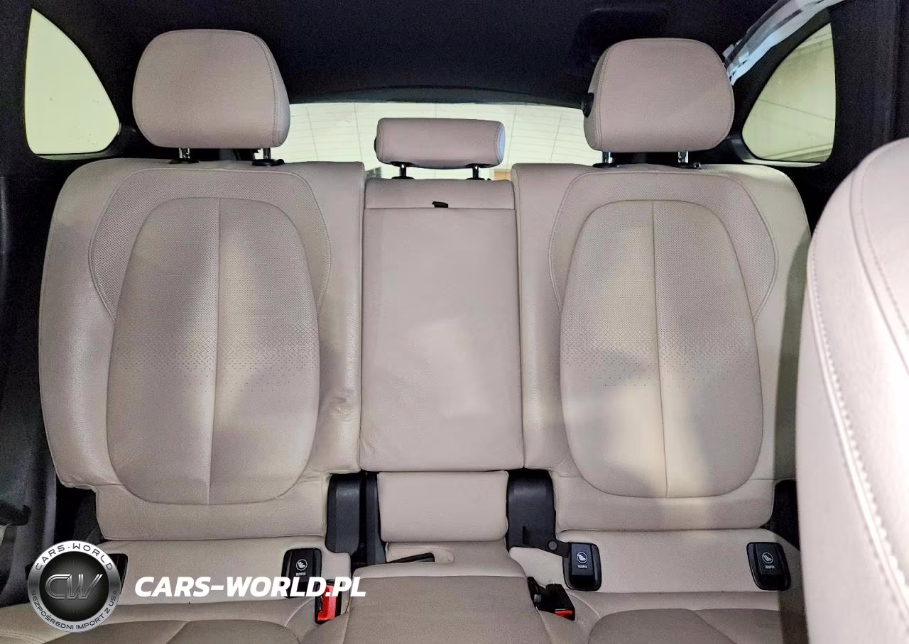2019 BMW X1 xDrive28I VIN:WBXHT3C53K5L38326 - 10