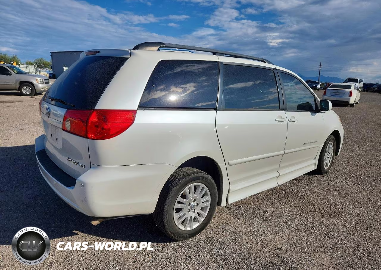 2010 Toyota Sienna Xle VIN:5TDYK4CC3AS335844 - 3