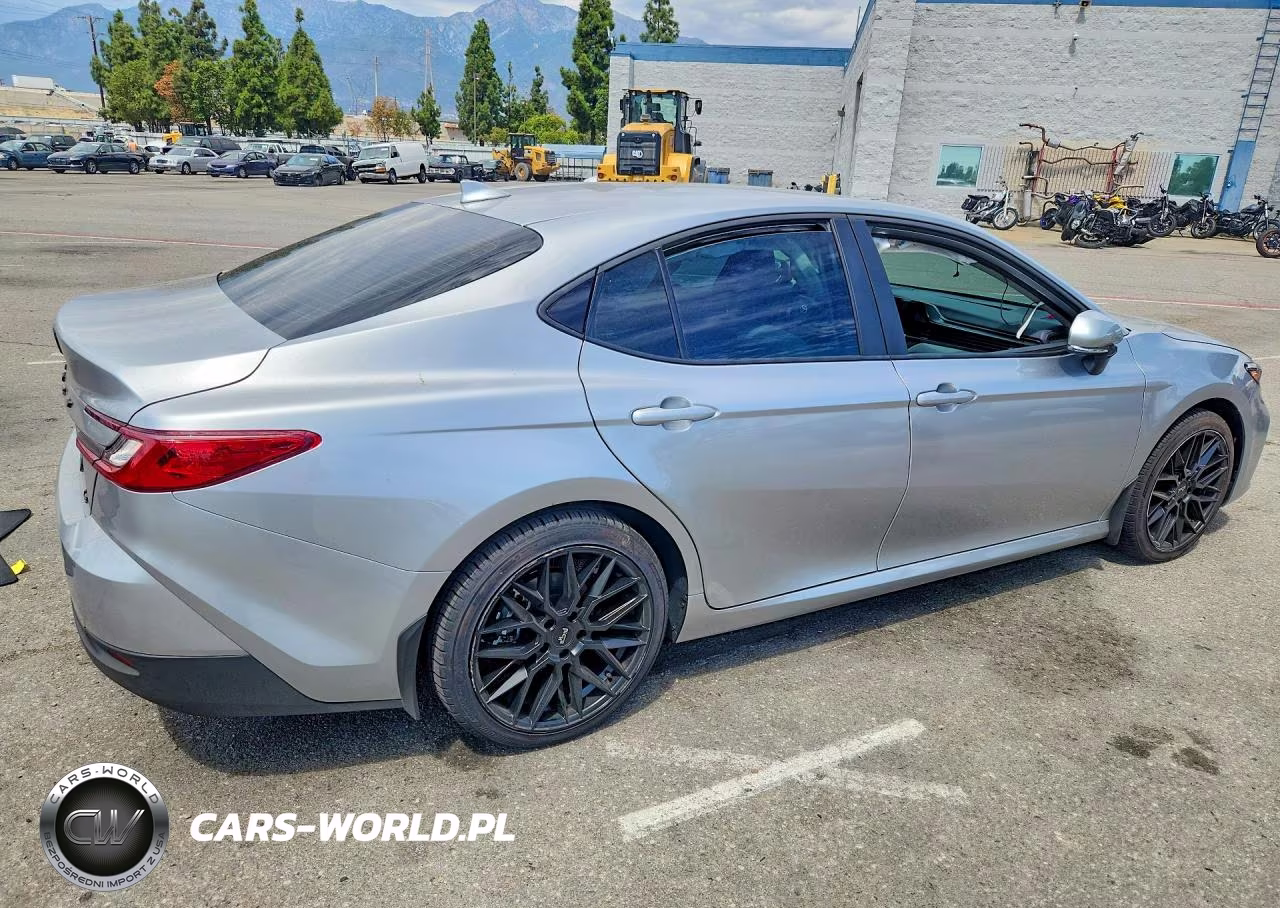 2026 Toyota Camry Le VIN:4T1DAACK8TU752779 - 3