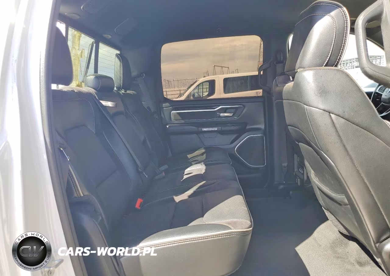 2020 Ram 1500 Laramie VIN:1C6SRFJT8LN404396 - 10