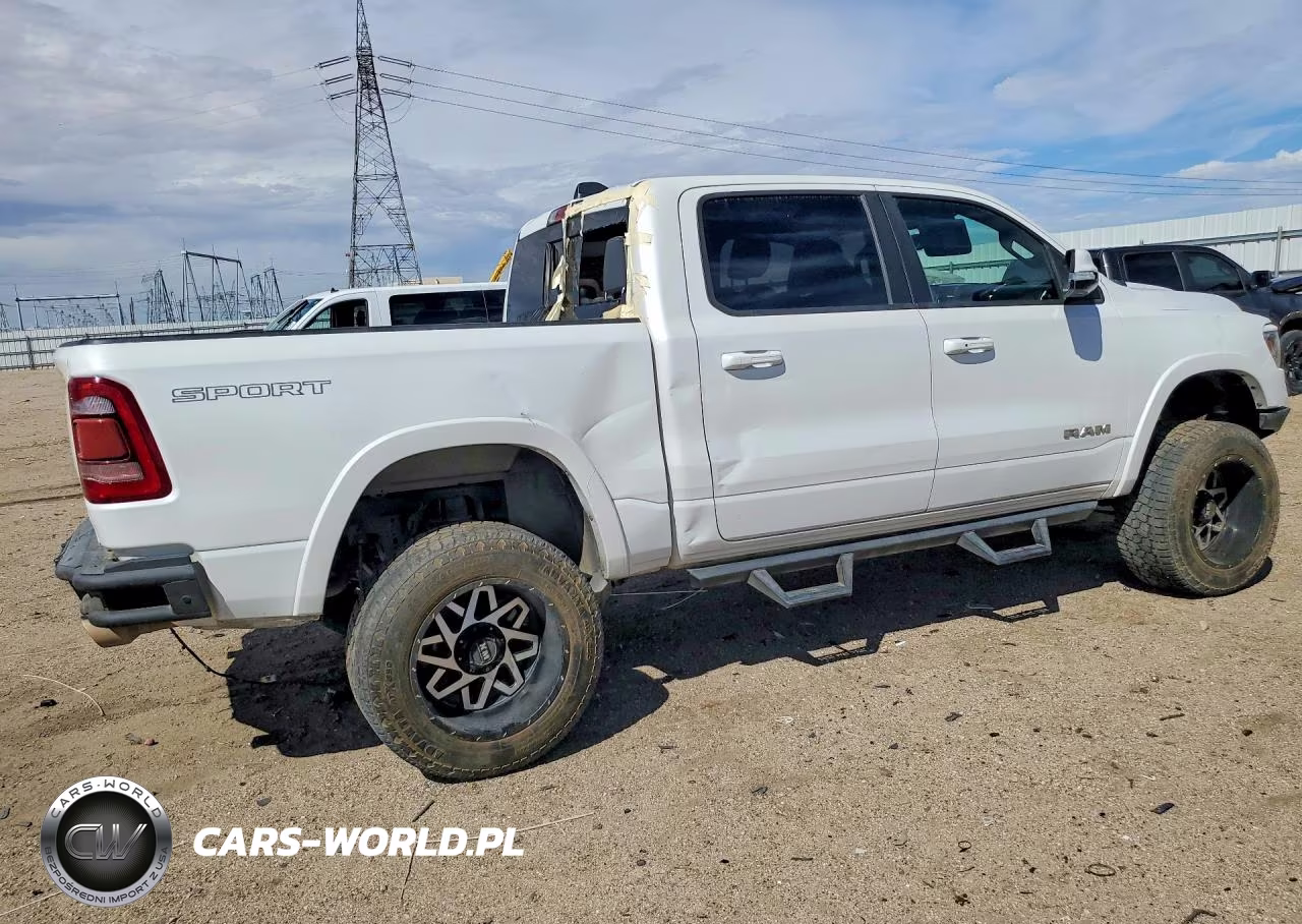 2020 Ram 1500 Laramie VIN:1C6SRFJT8LN404396 - 3