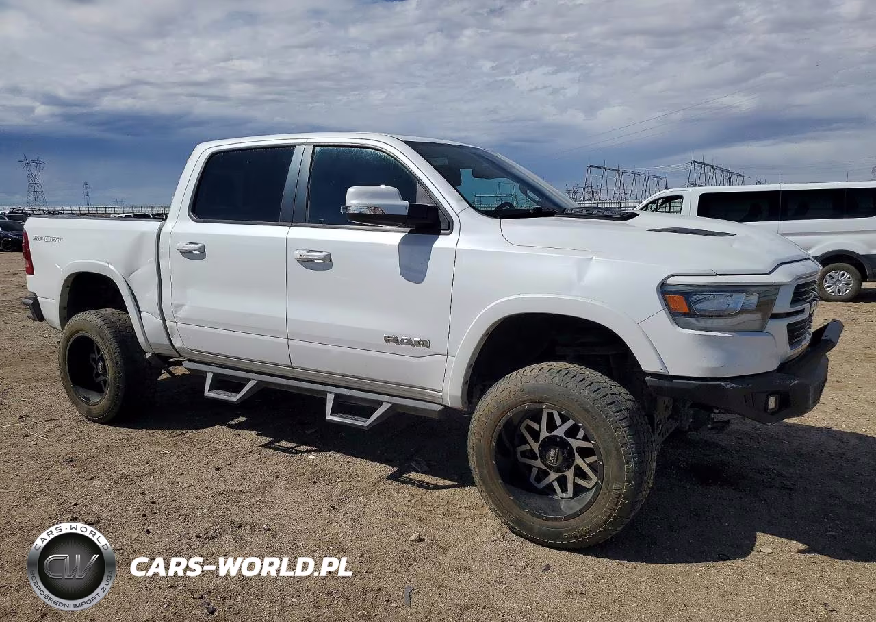 2020 Ram 1500 Laramie VIN:1C6SRFJT8LN404396 - 4