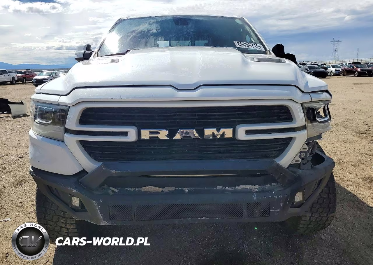 2020 Ram 1500 Laramie VIN:1C6SRFJT8LN404396 - 5