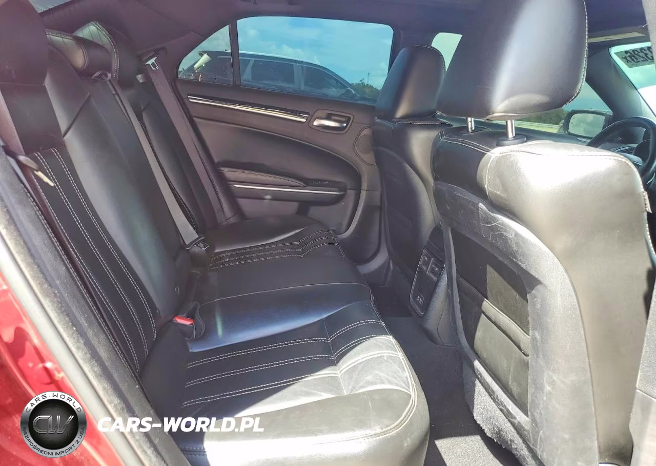2021 Chrysler 300 S VIN:2C3CCABT6MH580152 - 10