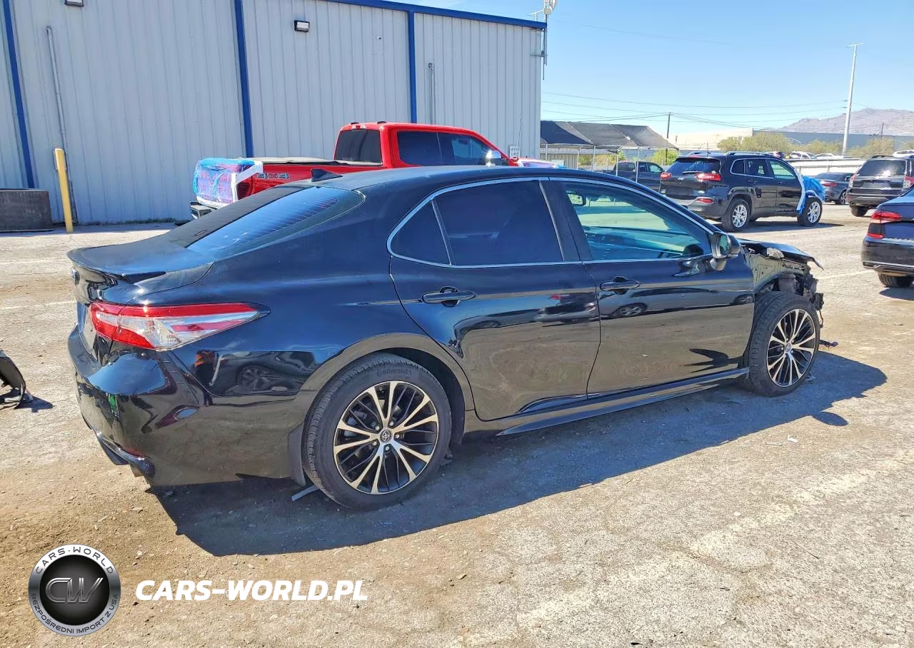 2018 Toyota Camry Se VIN:4T1B11HK8JU599429 - 3