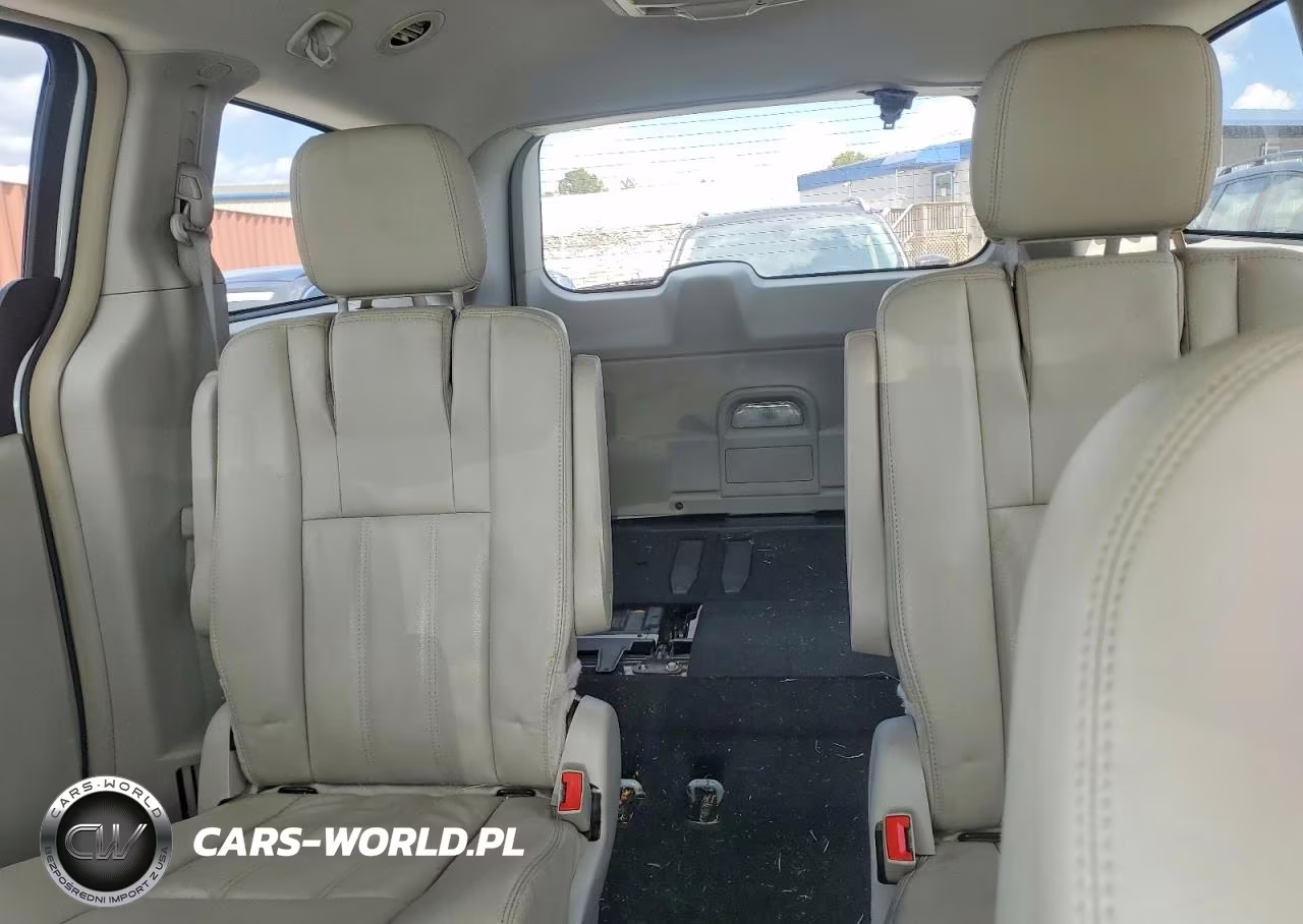 2015 Chrysler Town & Country Touring VIN:2C4RC1BG9FR695222 - 10