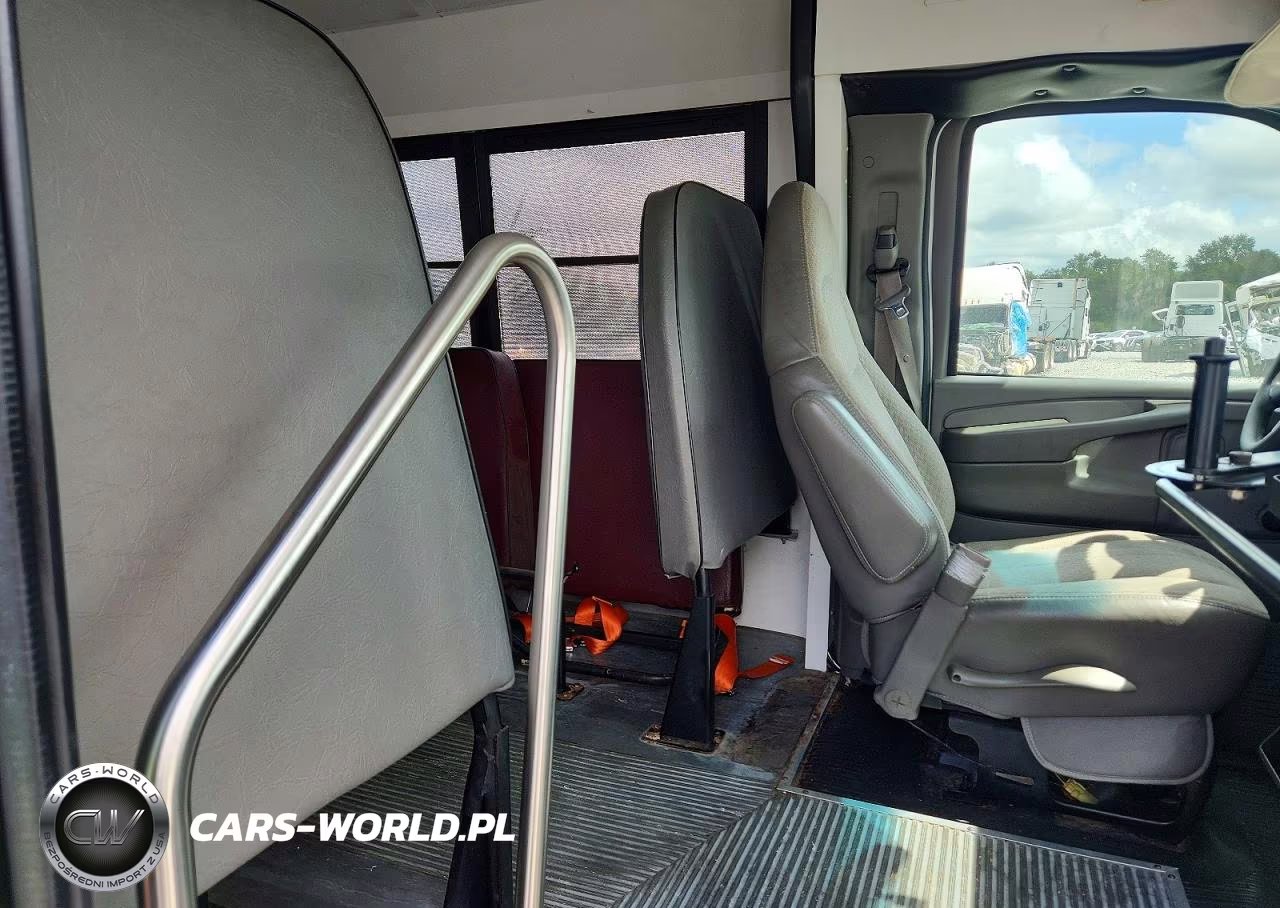 2008 Chevrolet Express G3500 VIN:1GBHG31C281209369 - 11
