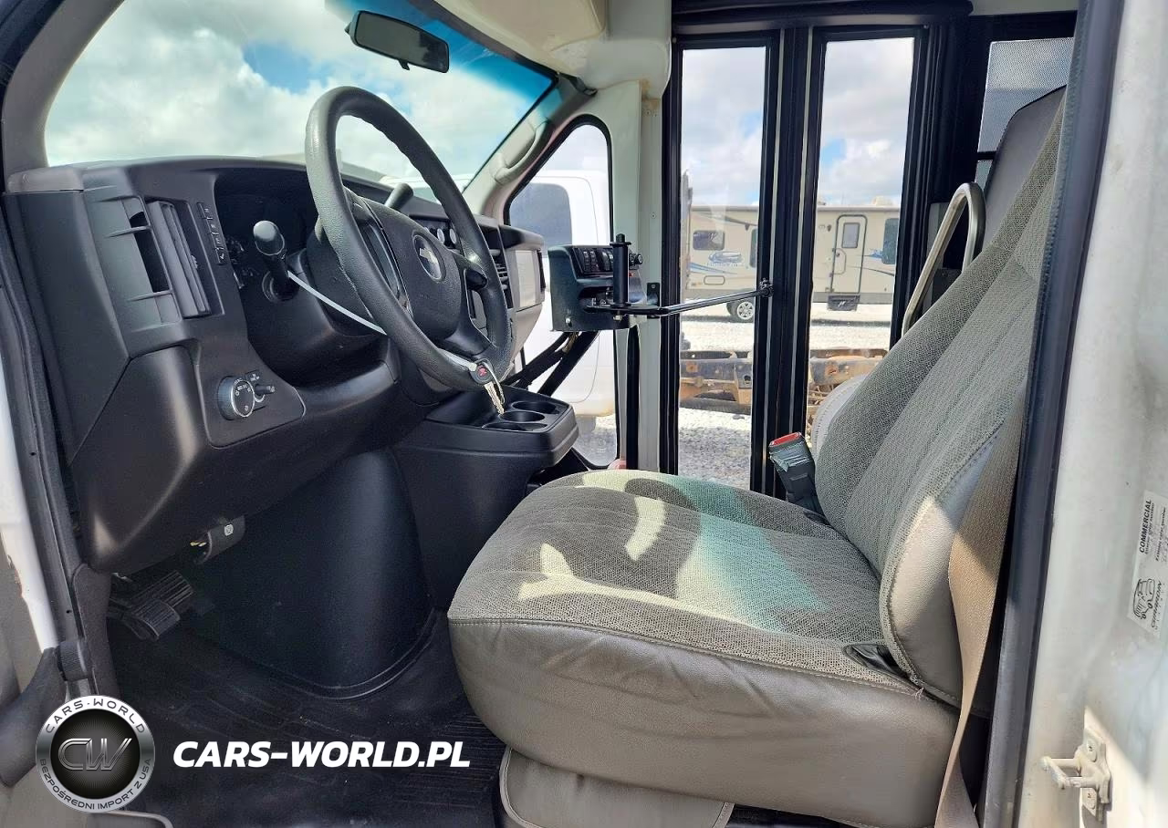 2008 Chevrolet Express G3500 VIN:1GBHG31C281209369 - 7