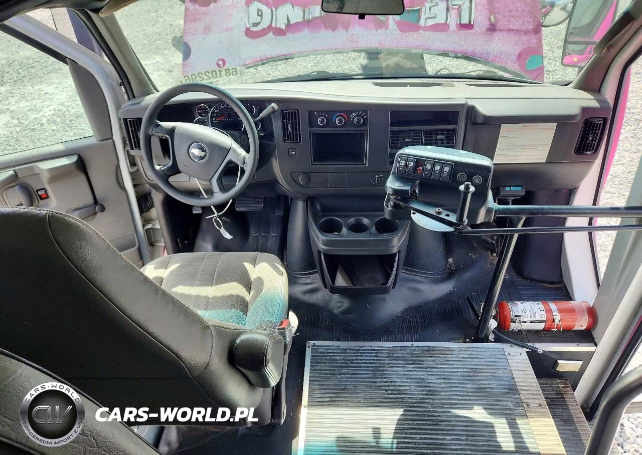 2008 Chevrolet Express G3500 VIN:1GBHG31C281209369 - 8