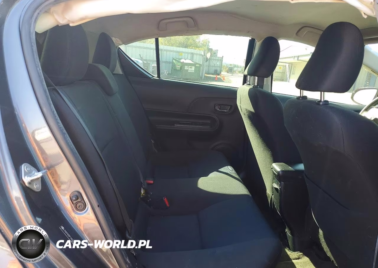 2015 Toyota Prius C Two VIN:JTDKDTB32F1587018 - 10