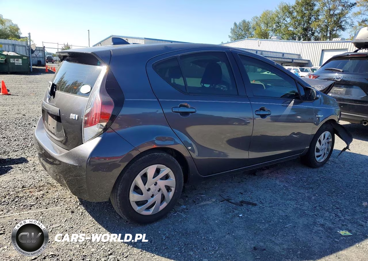 2015 Toyota Prius C Two VIN:JTDKDTB32F1587018 - 3
