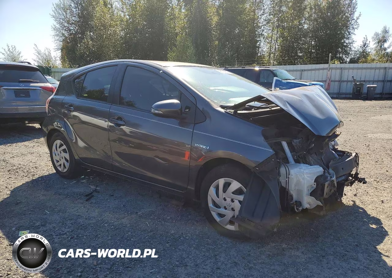 2015 Toyota Prius C Two VIN:JTDKDTB32F1587018 - 4