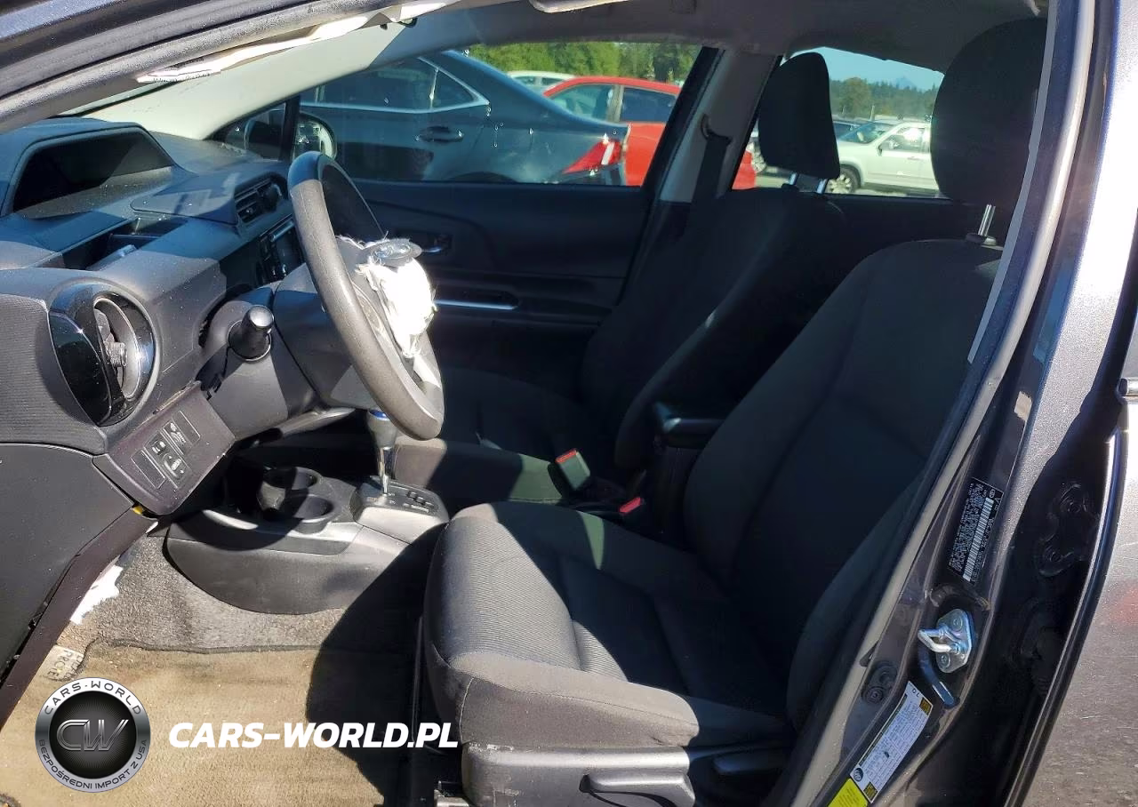 2015 Toyota Prius C Two VIN:JTDKDTB32F1587018 - 7