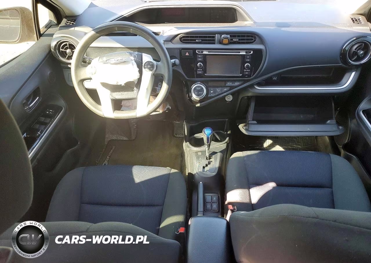 2015 Toyota Prius C Two VIN:JTDKDTB32F1587018 - 8