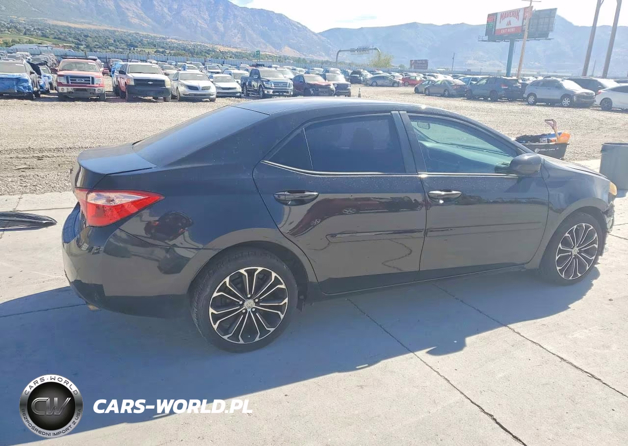 2018 Toyota Corolla Le VIN:2T1BURHE5JC030040 - 3