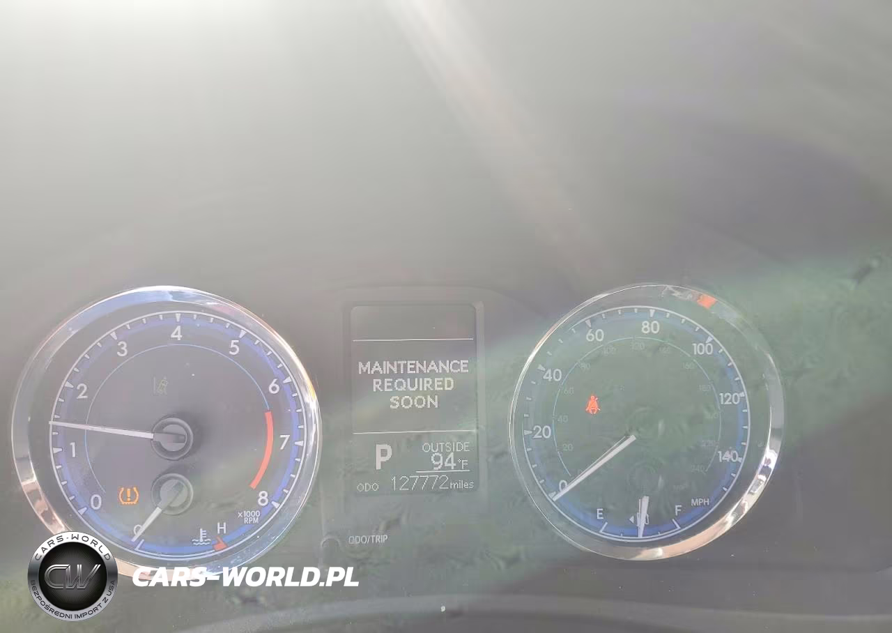 2018 Toyota Corolla Le VIN:2T1BURHE5JC030040 - 9