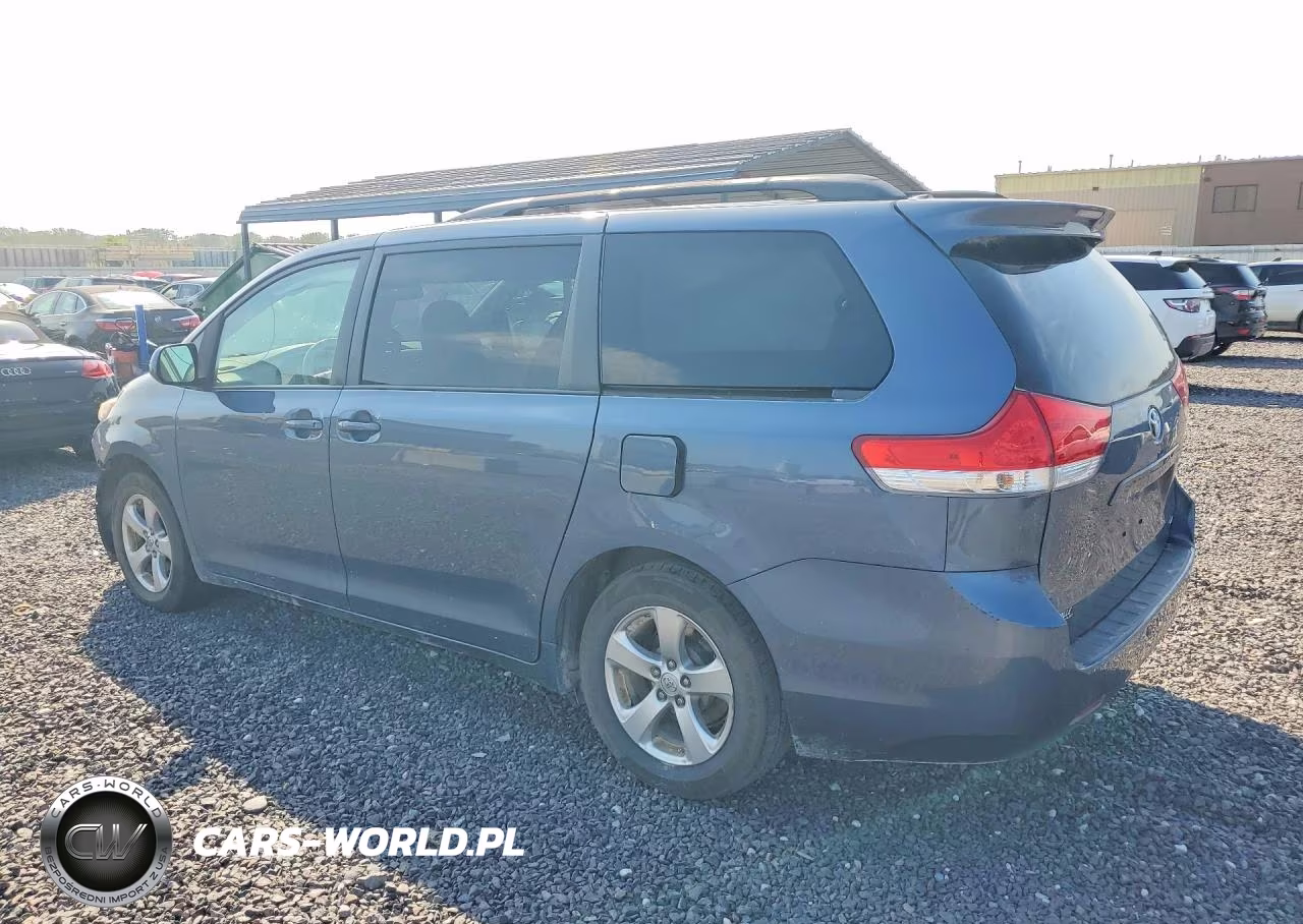 2013 Toyota Sienna Le VIN:5TDKK3DC1DS331682 - 2