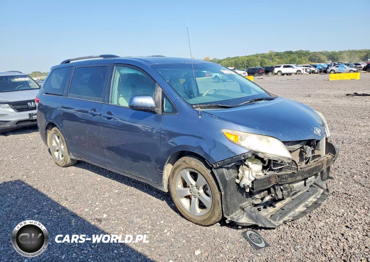 2013 Toyota Sienna Le VIN:5TDKK3DC1DS331682 - 4