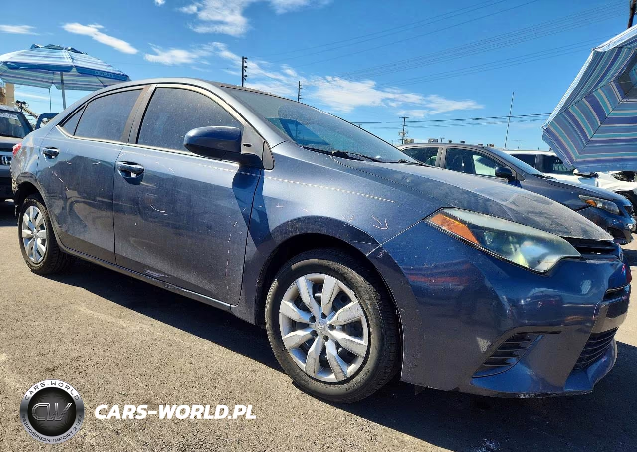 2015 Toyota Corolla Le VIN:5YFBURHE2FP320310 - 4