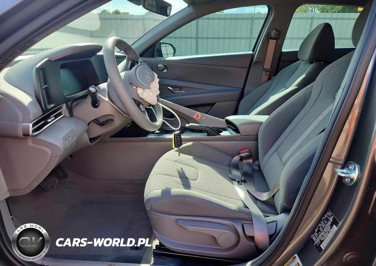 2026 Hyundai Elantra Se VIN:KMHLL4DG1TU203958 - 7