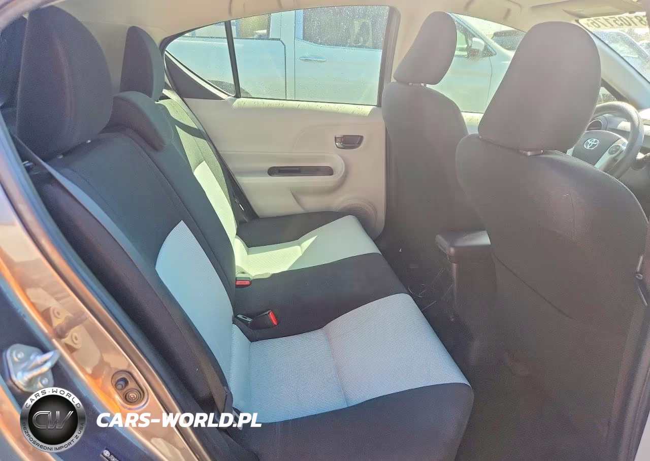 2013 Toyota Prius C Three VIN:JTDKDTB3XD1540414 - 10