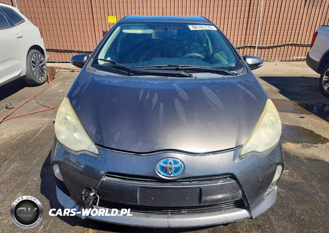 2013 Toyota Prius C Three VIN:JTDKDTB3XD1540414 - 5