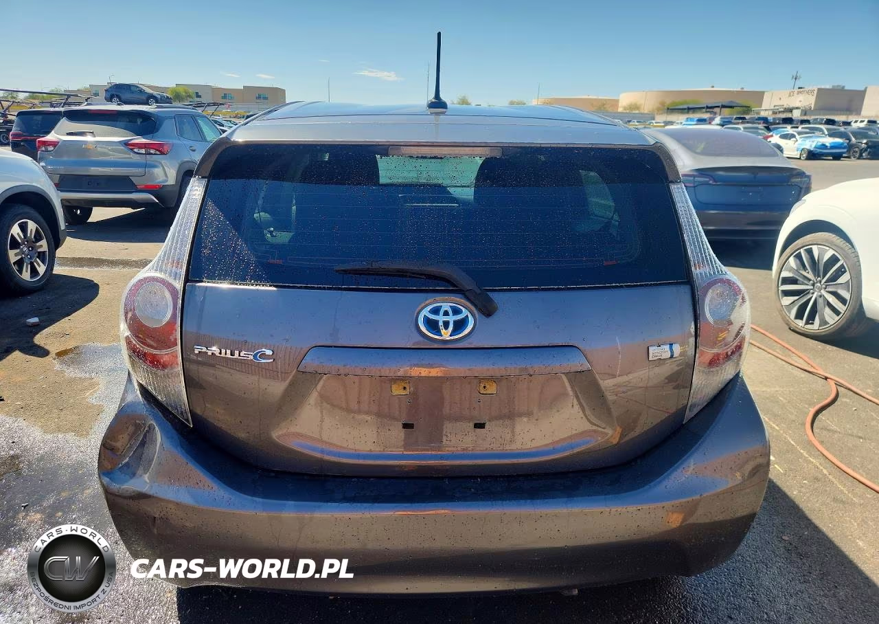 2013 Toyota Prius C Three VIN:JTDKDTB3XD1540414 - 6