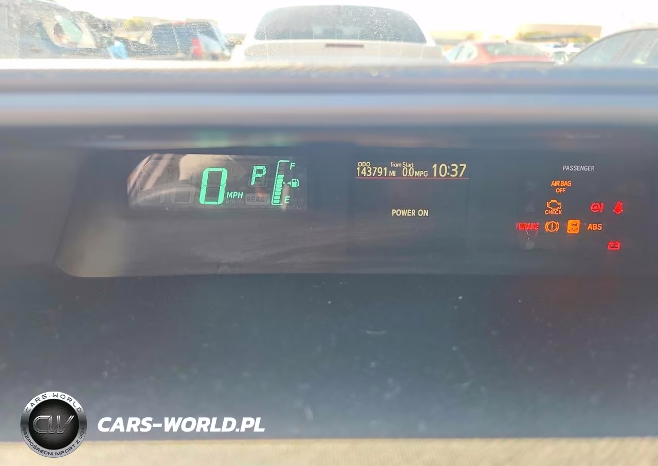 2013 Toyota Prius C Three VIN:JTDKDTB3XD1540414 - 9