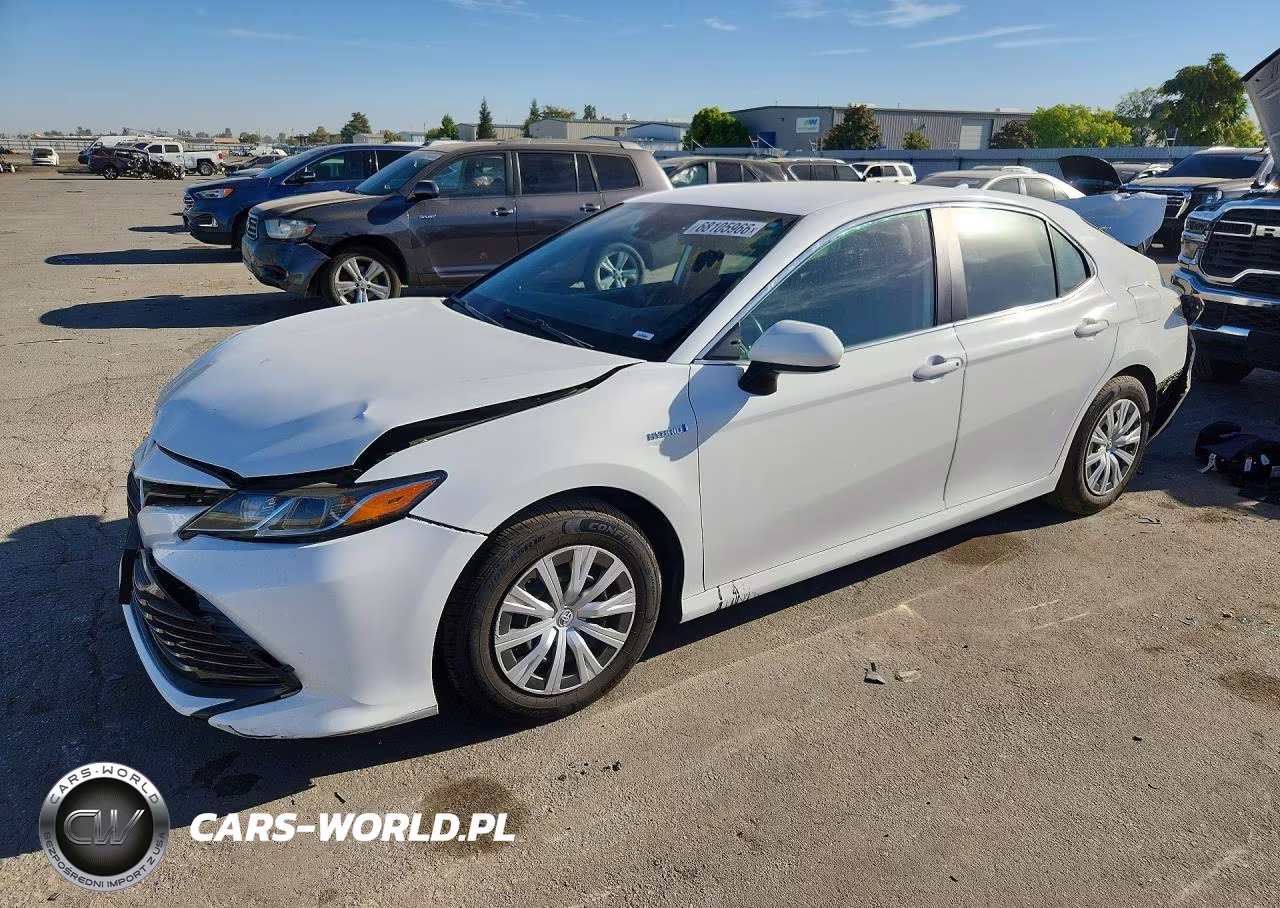 2020 Toyota Camry Le – zdjęcie 1 z 12