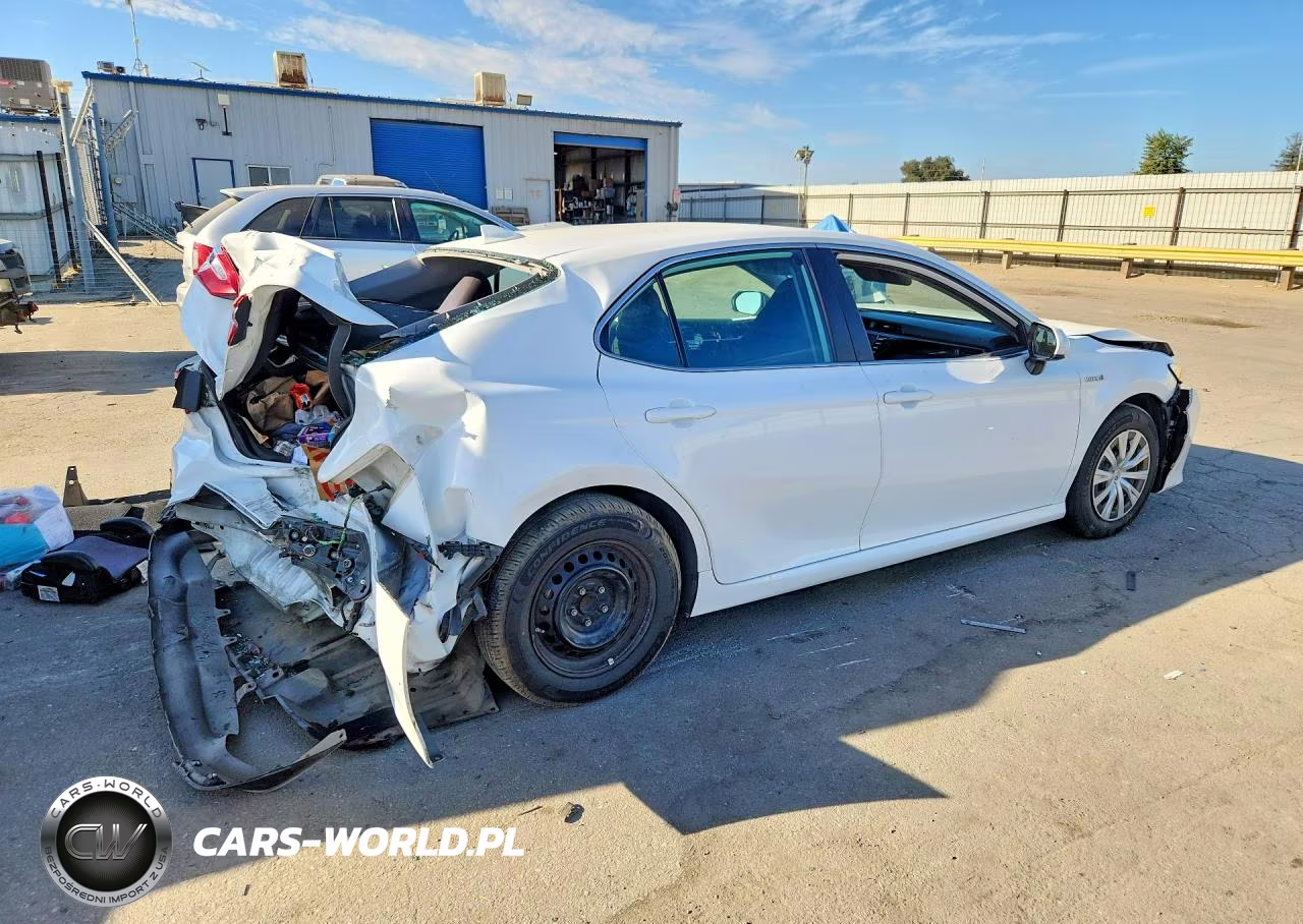 2020 Toyota Camry Le VIN:4T1C31AK5LU017248 - 3