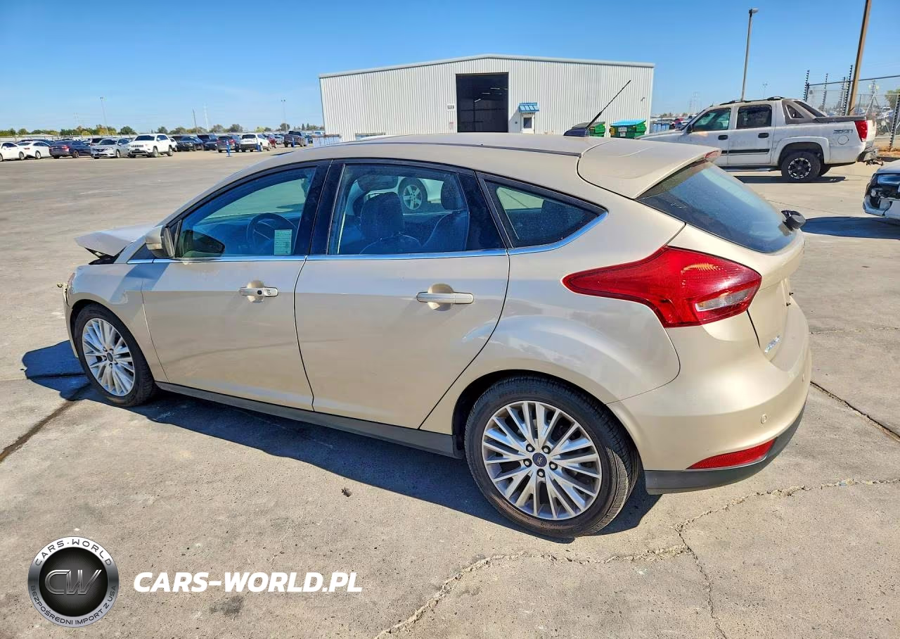 2018 Ford Focus Titanium VIN:1FADP3N28JL253338 - 2