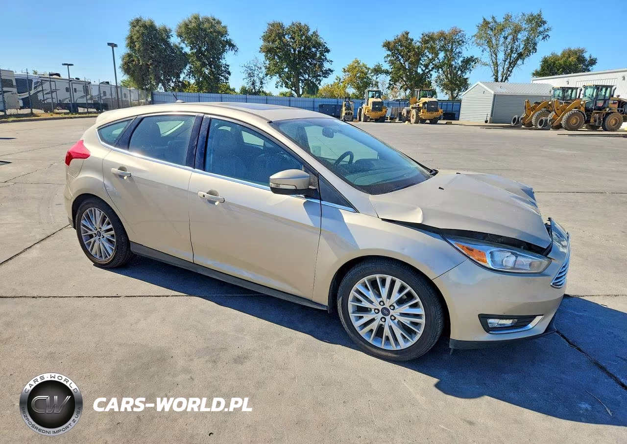 2018 Ford Focus Titanium VIN:1FADP3N28JL253338 - 4