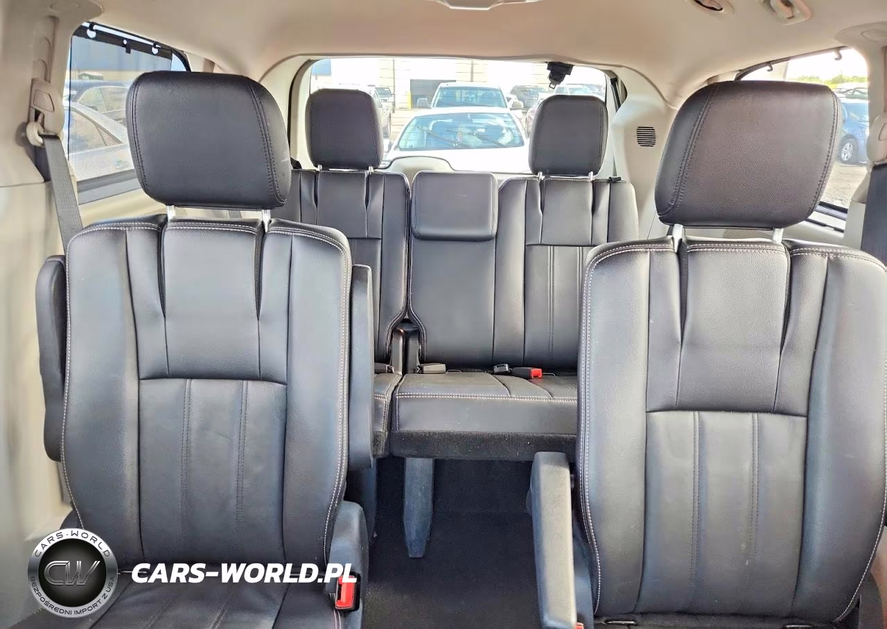 2015 Chrysler Town & Country Touring VIN:2C4RC1BG4FR513958 - 10