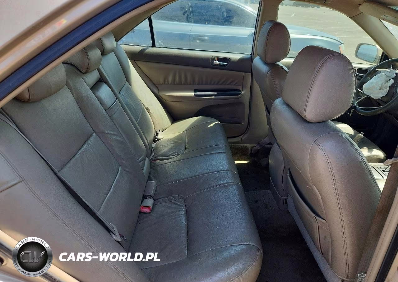 2005 Toyota Camry Le VIN:4T1BE32K15U526921 - 10