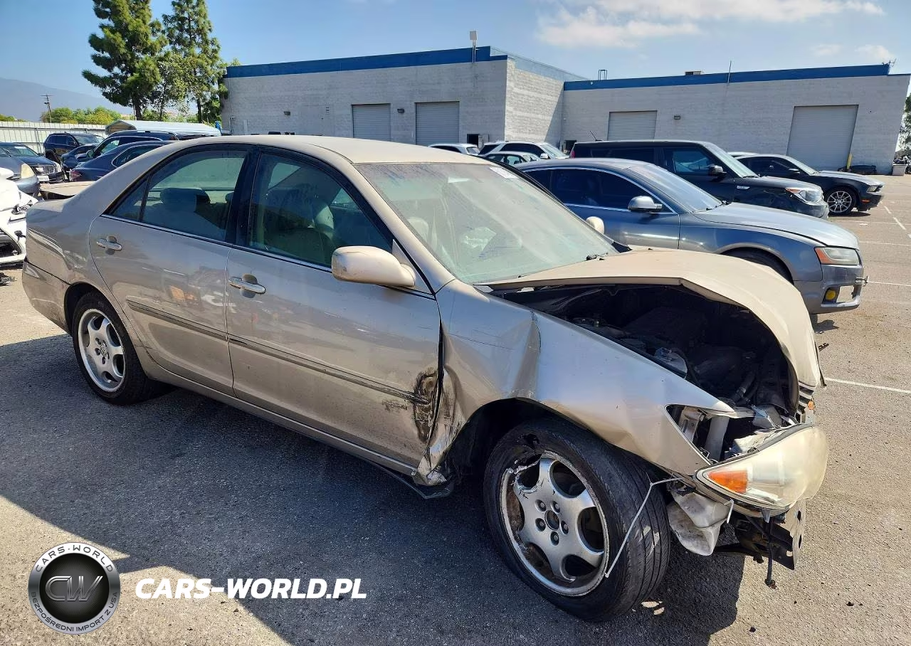 2005 Toyota Camry Le VIN:4T1BE32K15U526921 - 4