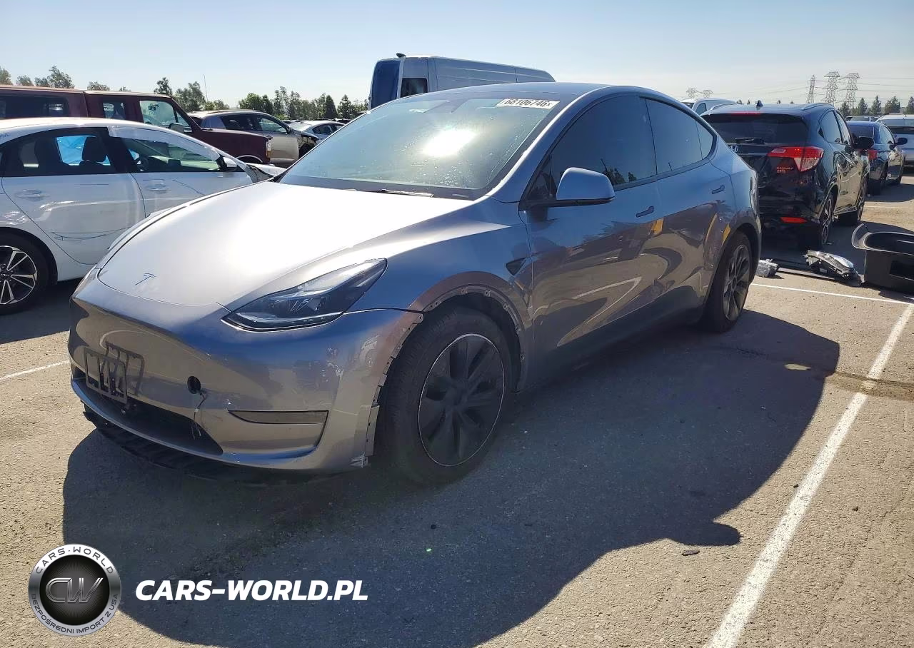2025 Tesla Model Y – zdjęcie 1 z 13