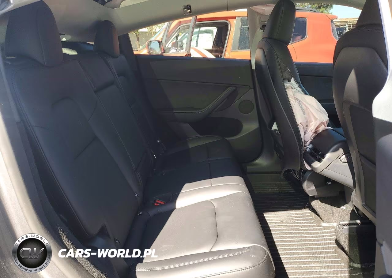 2025 Tesla Model Y VIN:7SAYGDED0SF231067 - 10