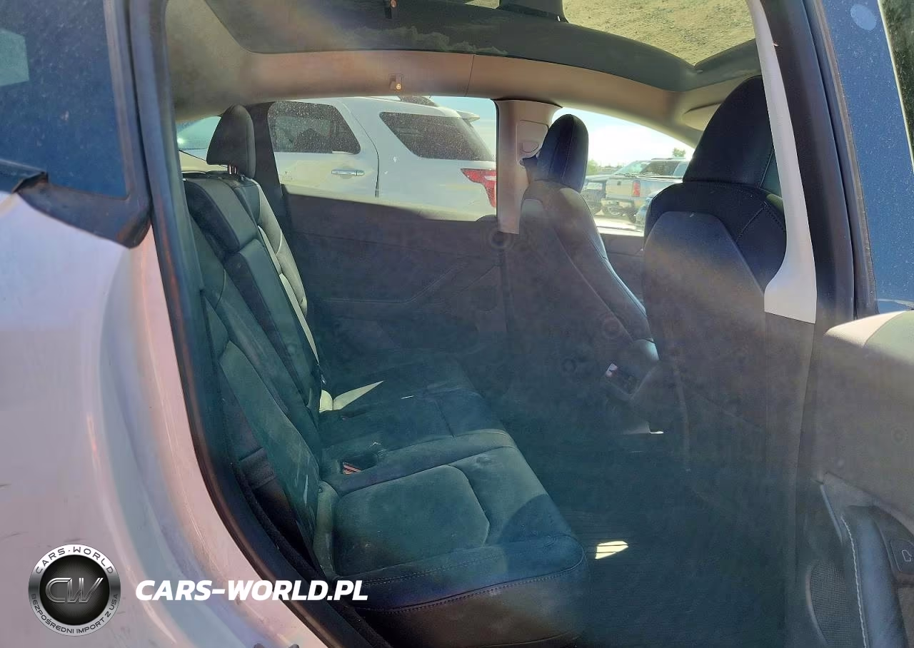 2023 Tesla Model Y VIN:7SAYGDEE2PF671002 - 10