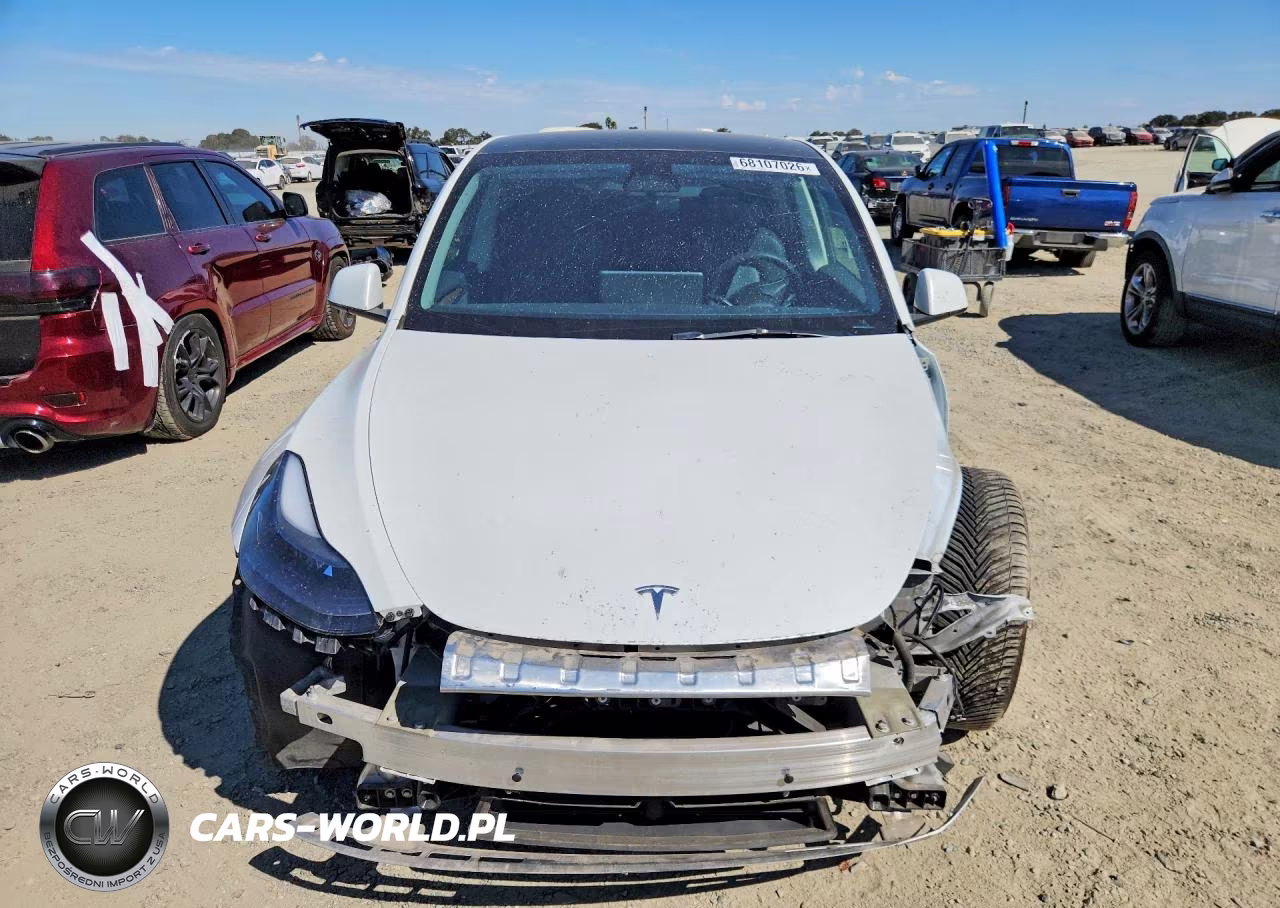 2023 Tesla Model Y VIN:7SAYGDEE2PF671002 - 5