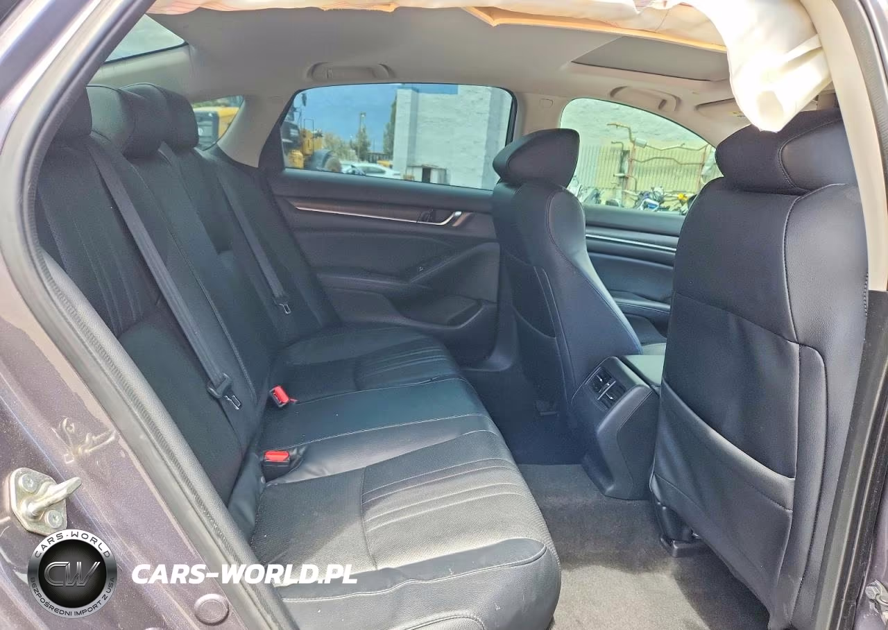 2018 Honda Accord Touring VIN:1HGCV1F93JA105784 - 10