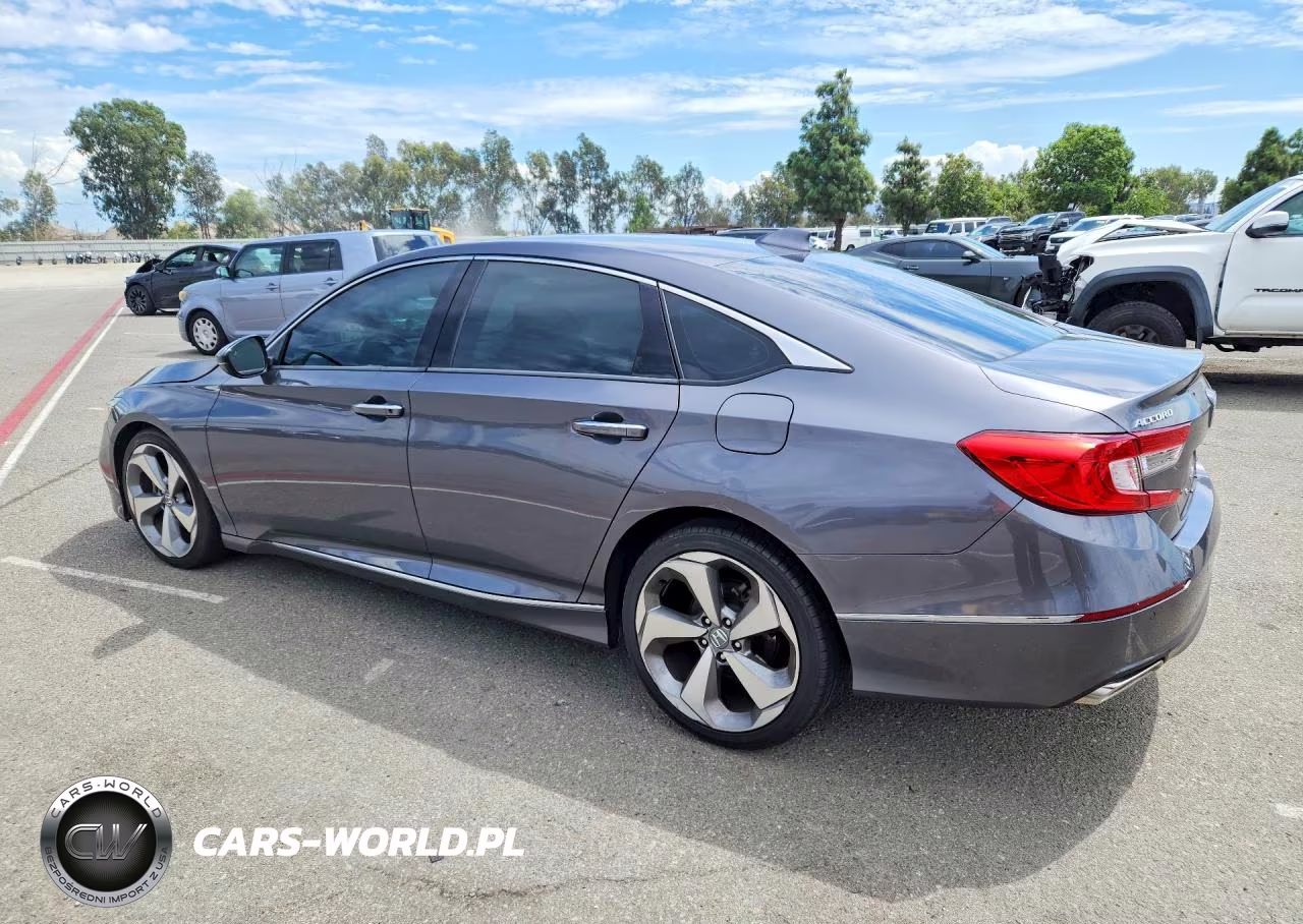 2018 Honda Accord Touring VIN:1HGCV1F93JA105784 - 2