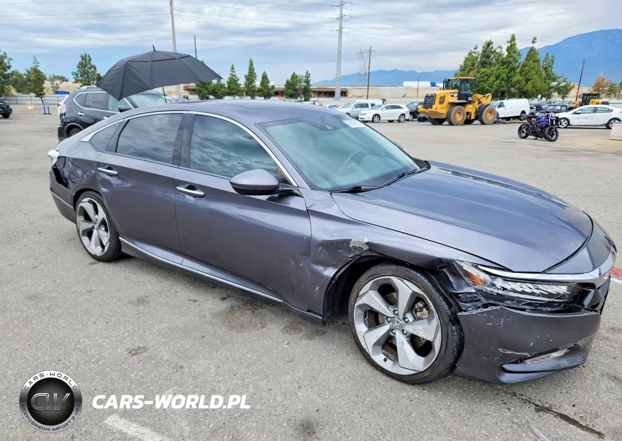 2018 Honda Accord Touring VIN:1HGCV1F93JA105784 - 4