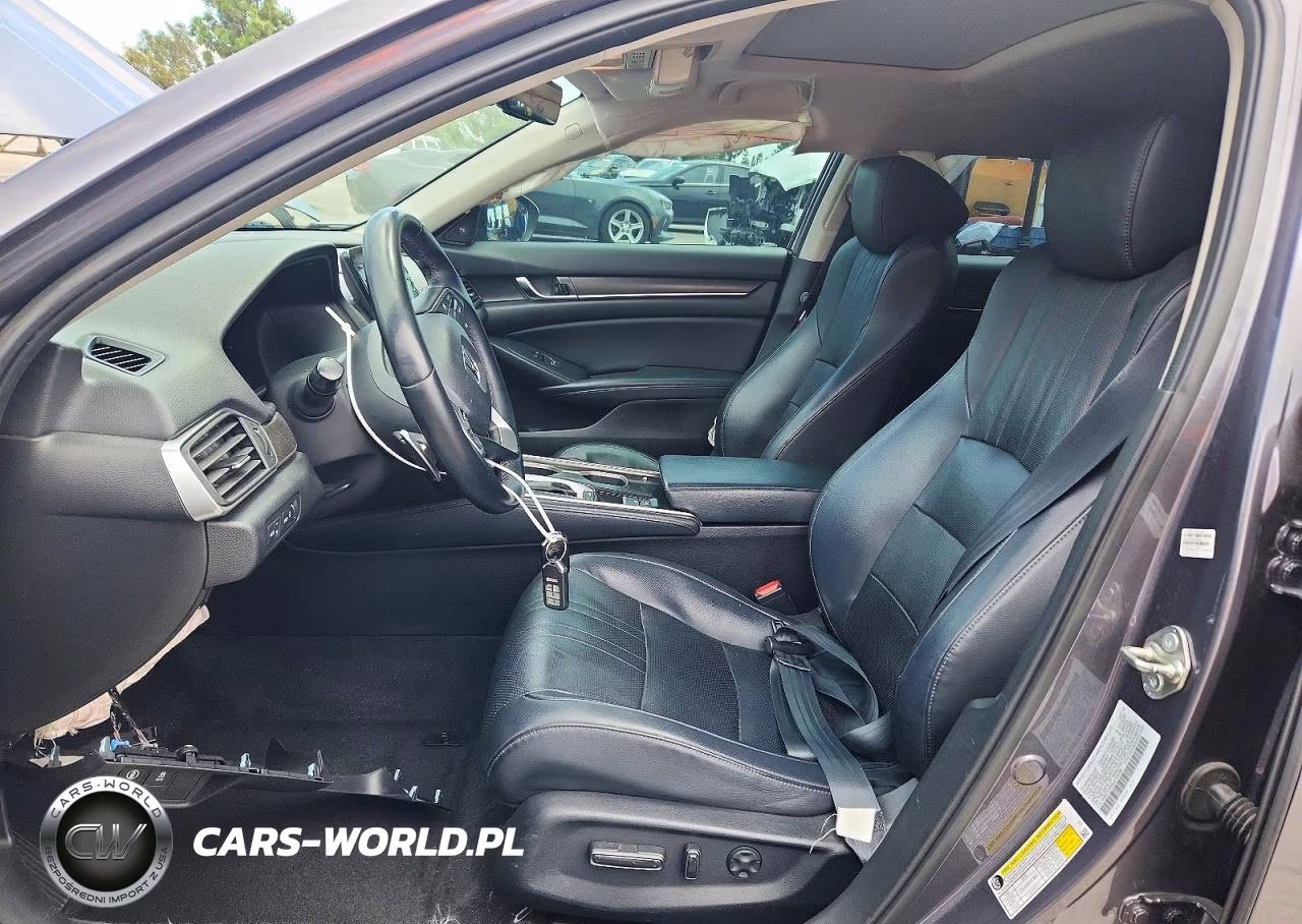 2018 Honda Accord Touring VIN:1HGCV1F93JA105784 - 7