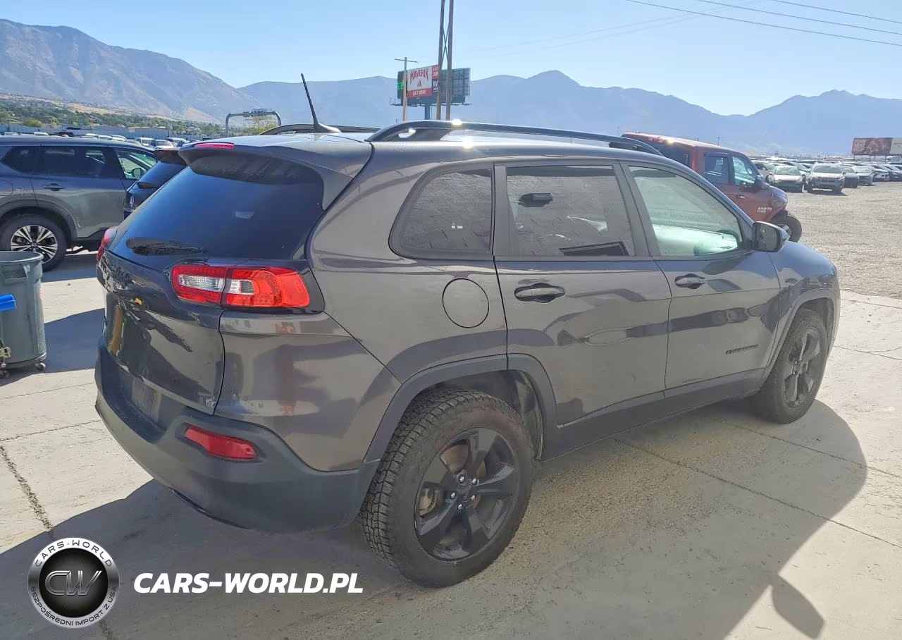 2018 Jeep Cherokee Latitude VIN:1C4PJMCB2JD529783 - 3