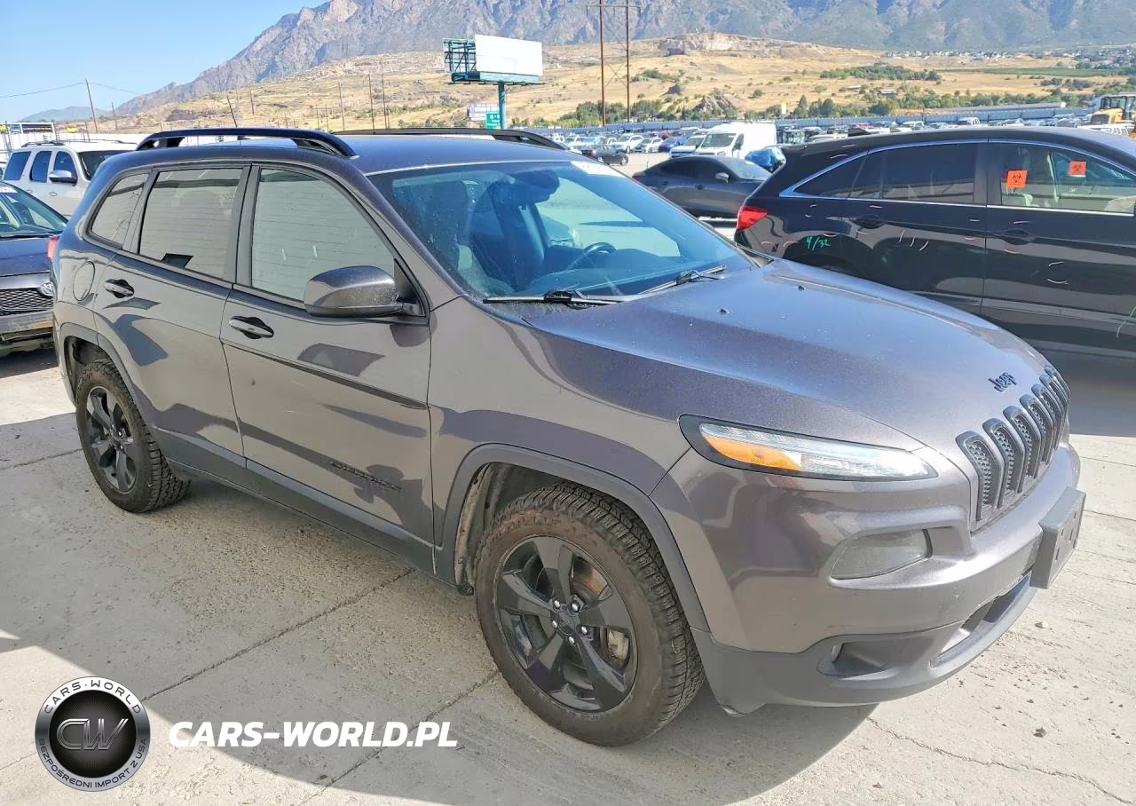 2018 Jeep Cherokee Latitude VIN:1C4PJMCB2JD529783 - 4