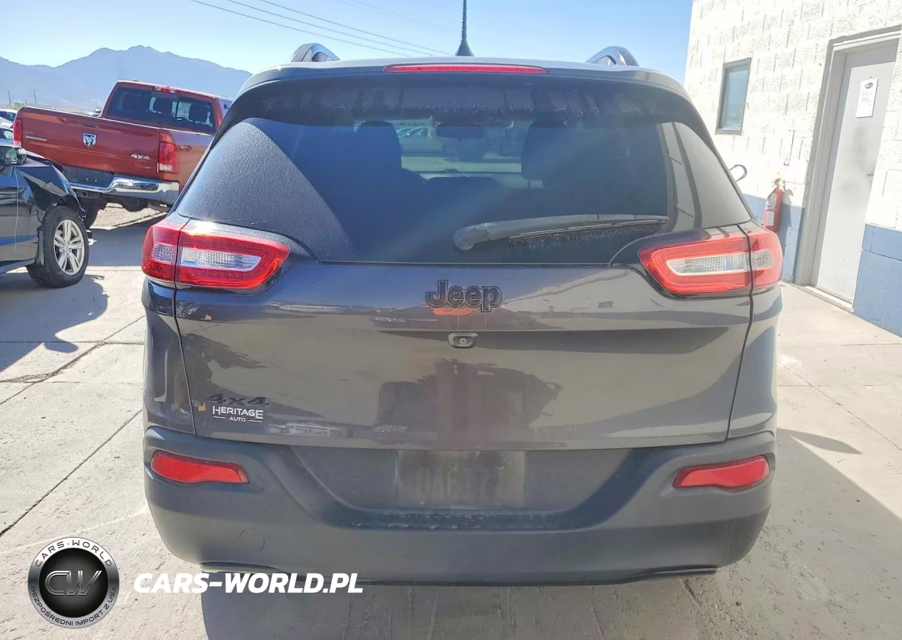 2018 Jeep Cherokee Latitude VIN:1C4PJMCB2JD529783 - 6